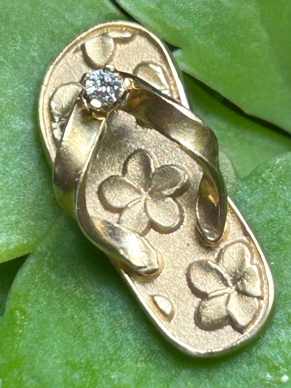 Maui divers 14k yellow gold slipper embossed plumeria flowers diamond pendant